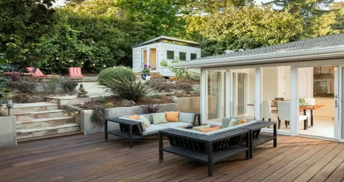 Role of Tech in Modern Outdoor Living Spaces